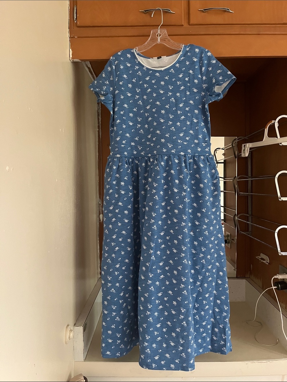Universal Thread Blue Floral Short-Sleeve Midi Dress